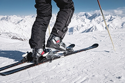 The Synergy of Feet in Skiing